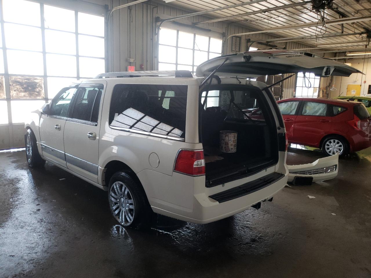 Photo 3 from auction – 2007 LINCOLN NAVIGATOR with VIN 5LMFL285X7LJ13632