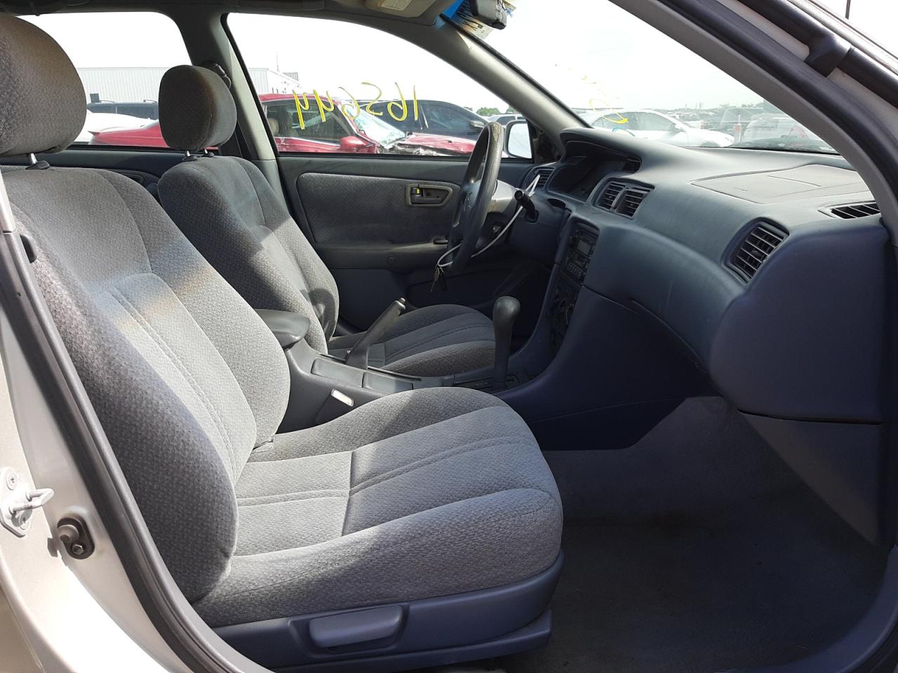 Photo 5 from auction – 2000 TOYOTA CAMRY CE with VIN 4T1BG22K7YU657635