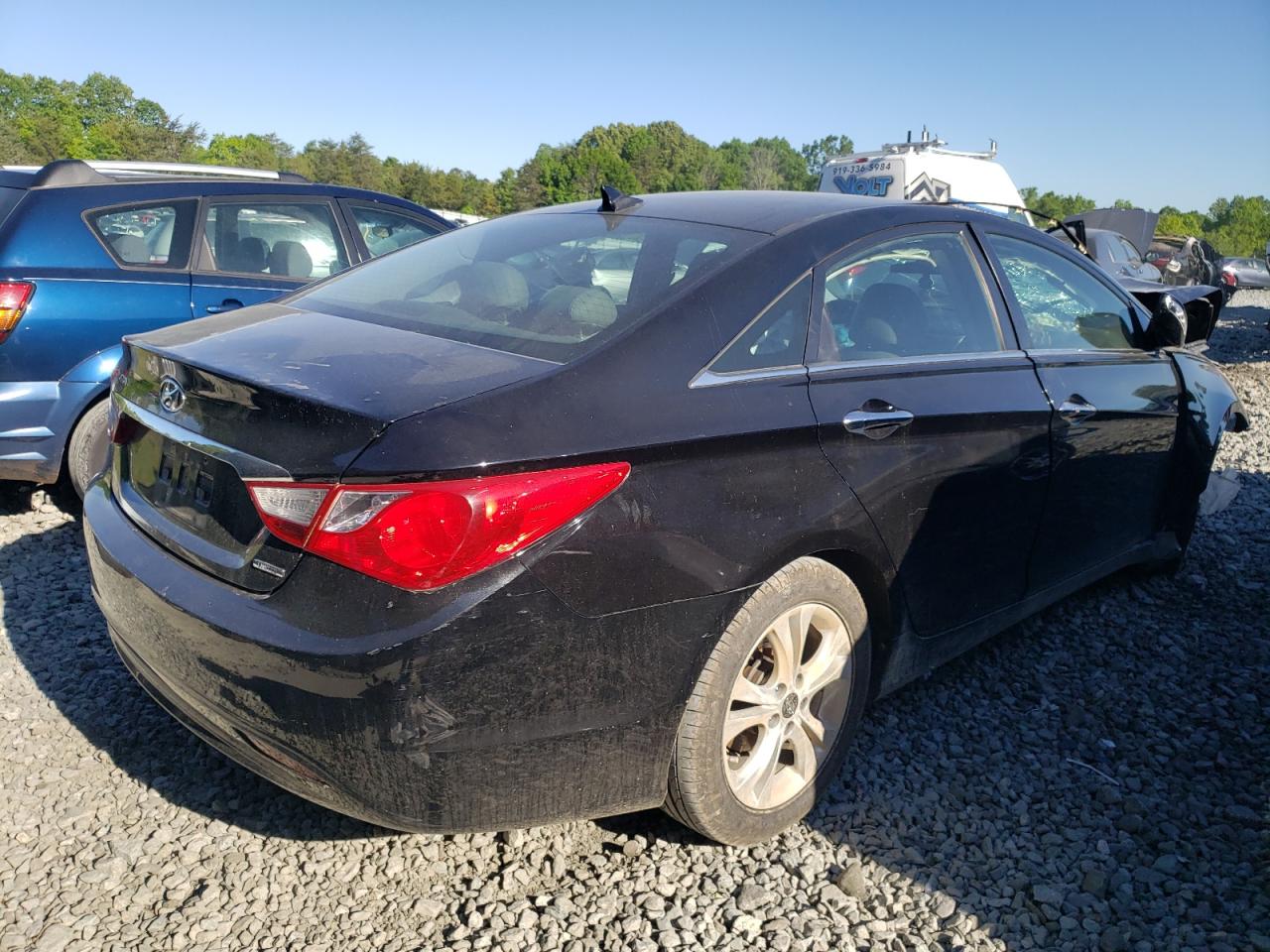 Photo 4 from auction – 2011 HYUNDAI SONATA SE with VIN 5NPEC4AC7BH258762