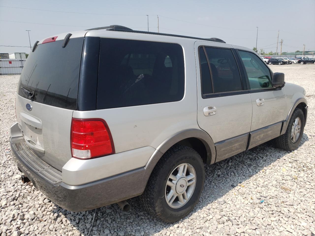 Photo 4 from auction – 2004 FORD EXPEDITION with VIN 1FMRU15W44LB21113
