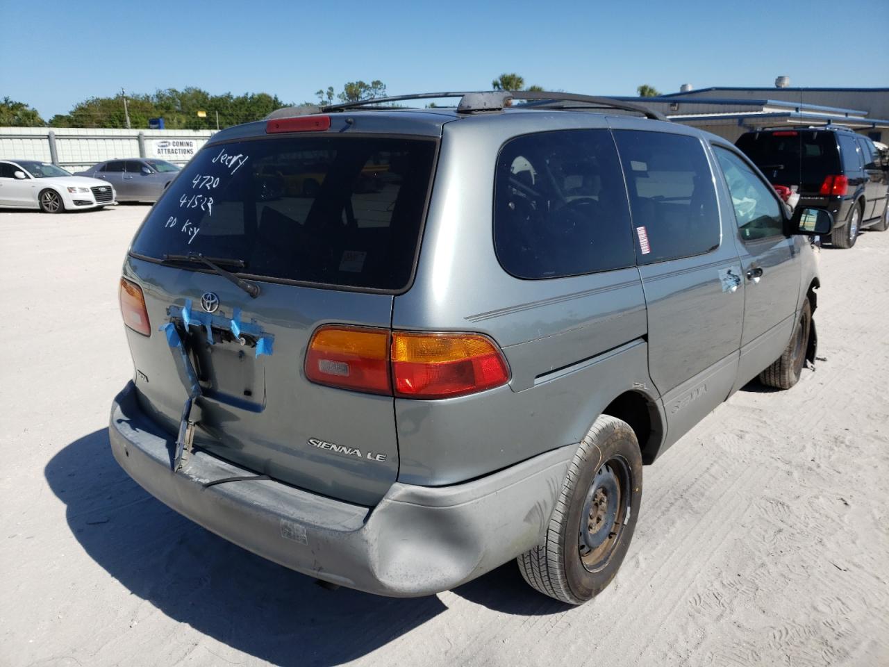 Photo 4 from auction – 2000 TOYOTA SIENNA LE with VIN 4T3ZF13C5YU266140