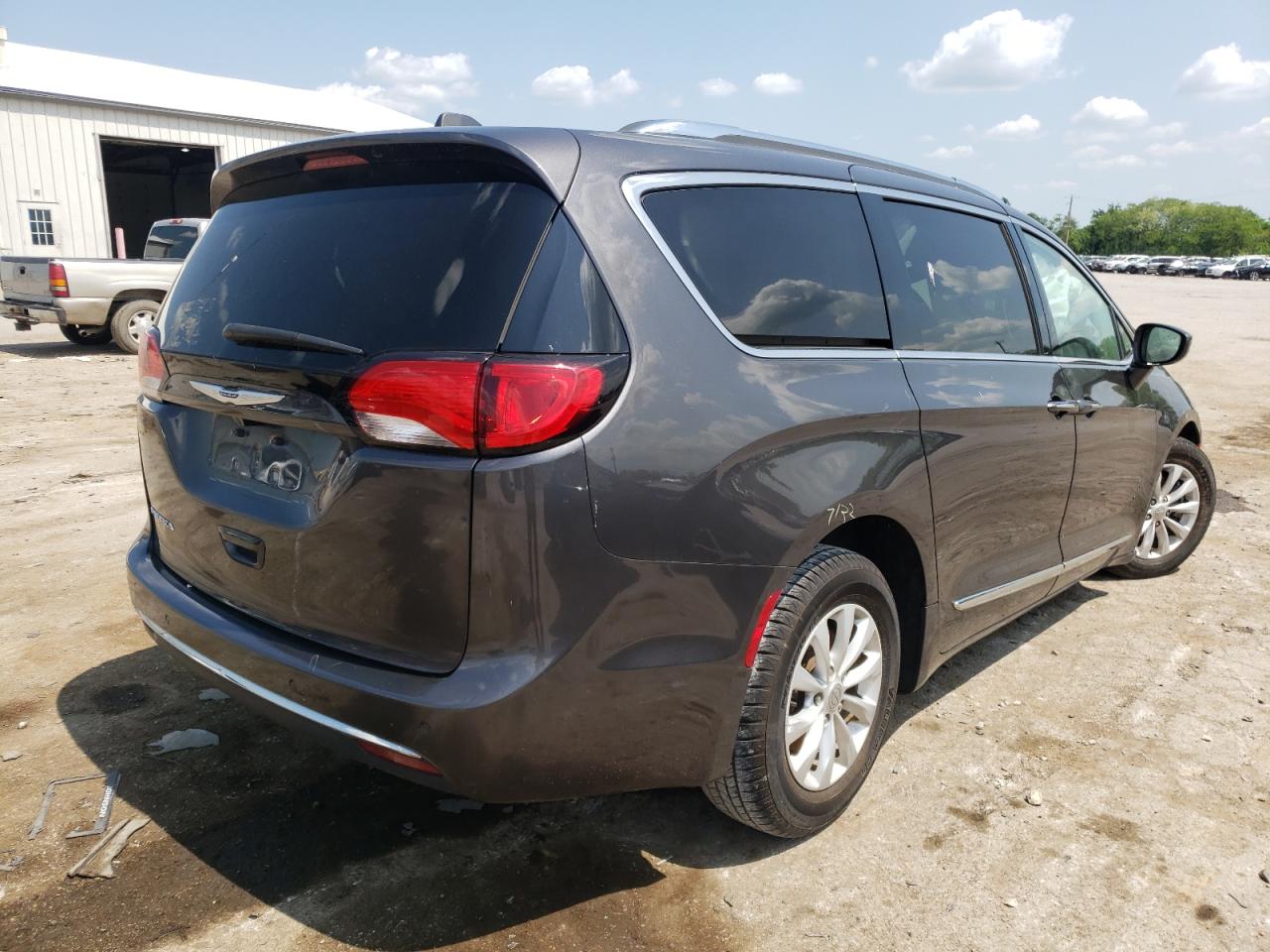 Photo 4 from auction – 2019 CHRYSLER PACIFICA T with VIN 2C4RC1BG7KR650242