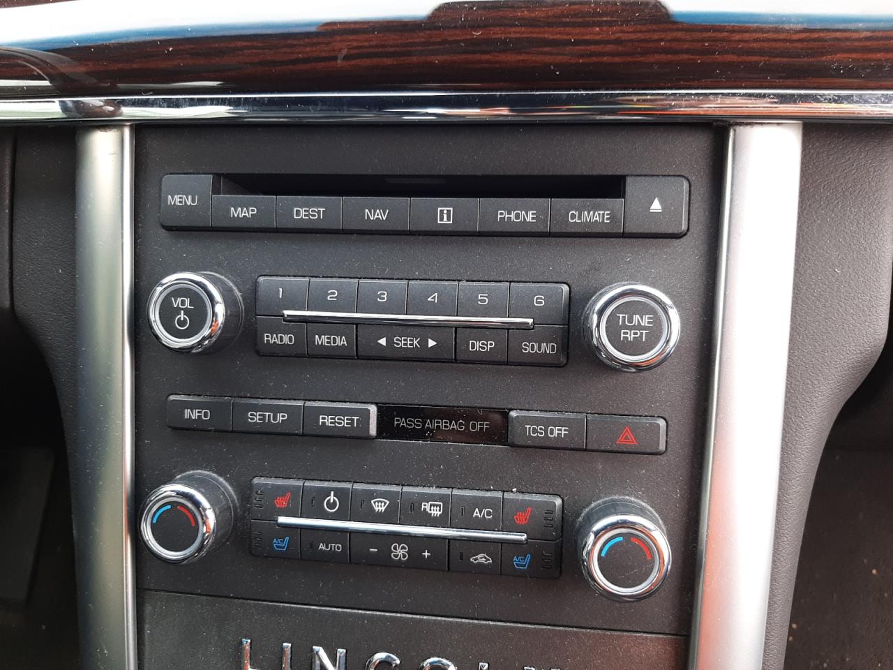 Photo 9 from auction – 2011 LINCOLN MKS with VIN 1LNHL9FT0BG610812