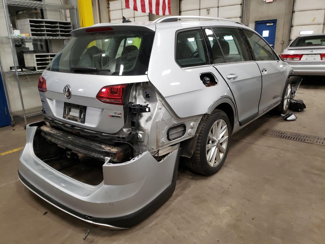 Photo 4 from auction – 2017 VOLKSWAGEN GOLF ALLTR with VIN 3VWH17AU2HM523701