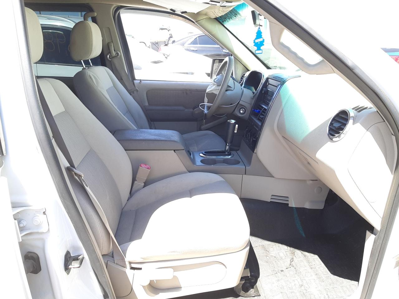 Photo 5 from auction – 2007 FORD EXPLORER S with VIN 1FMEU31K67UA10722