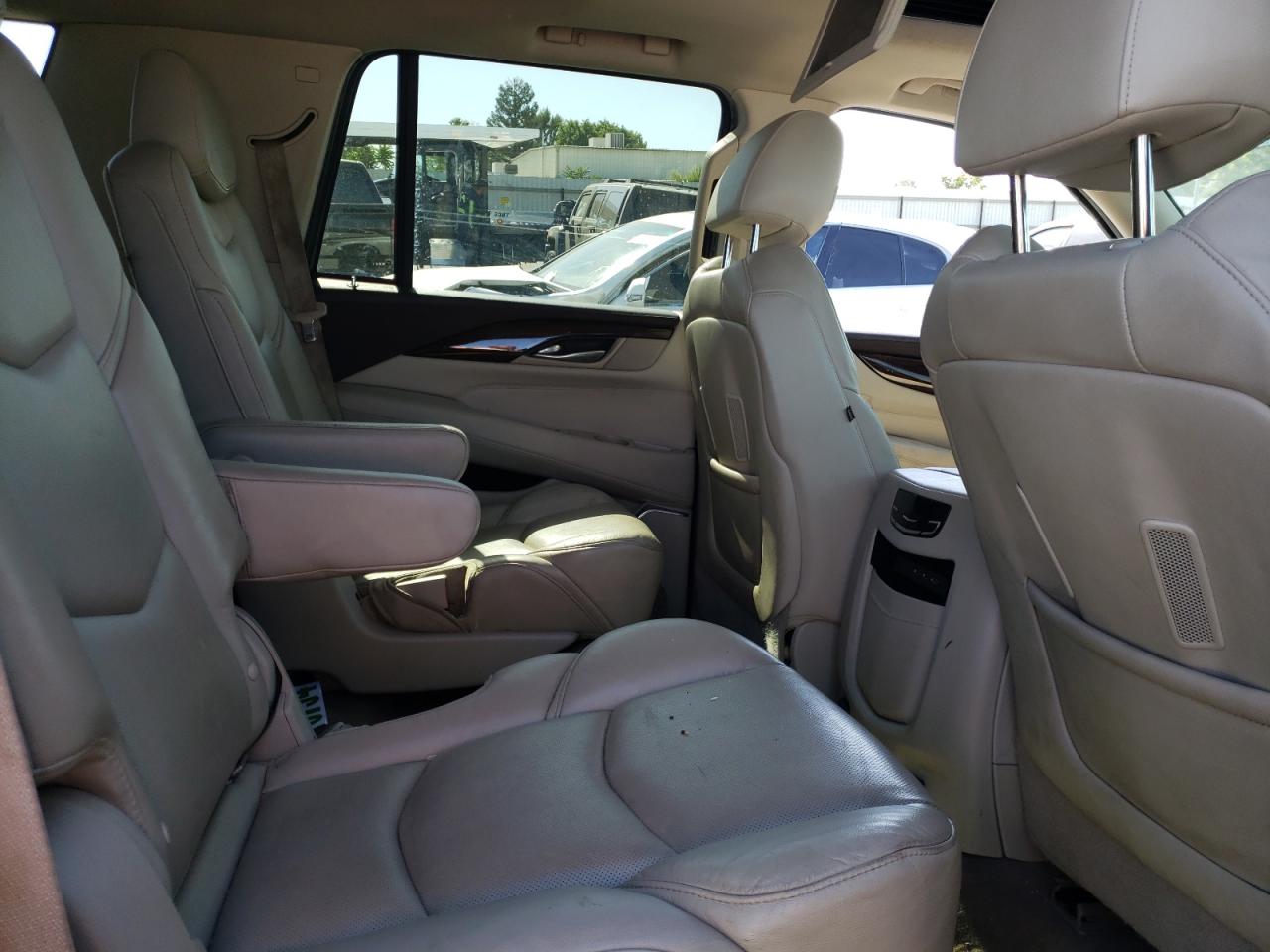 Photo 6 from auction – 2017 CADILLAC ESCALADE P with VIN 1GYS3CKJ9HR348291