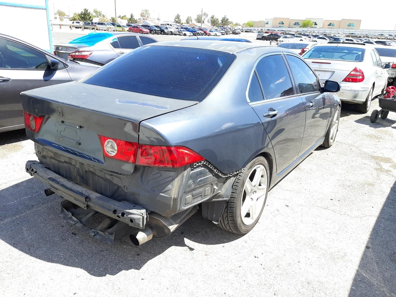Photo 4 from auction – 2004 ACURA TSX with VIN JH4CL95984C040023