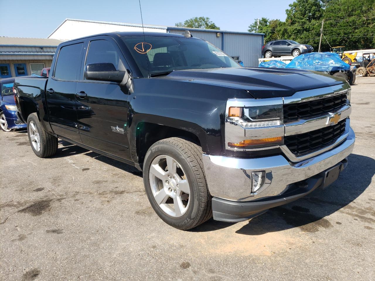 CHEVROLET SILVERADO 2018 with VIN 3GCUKREC8JG189576 - Photo from auction