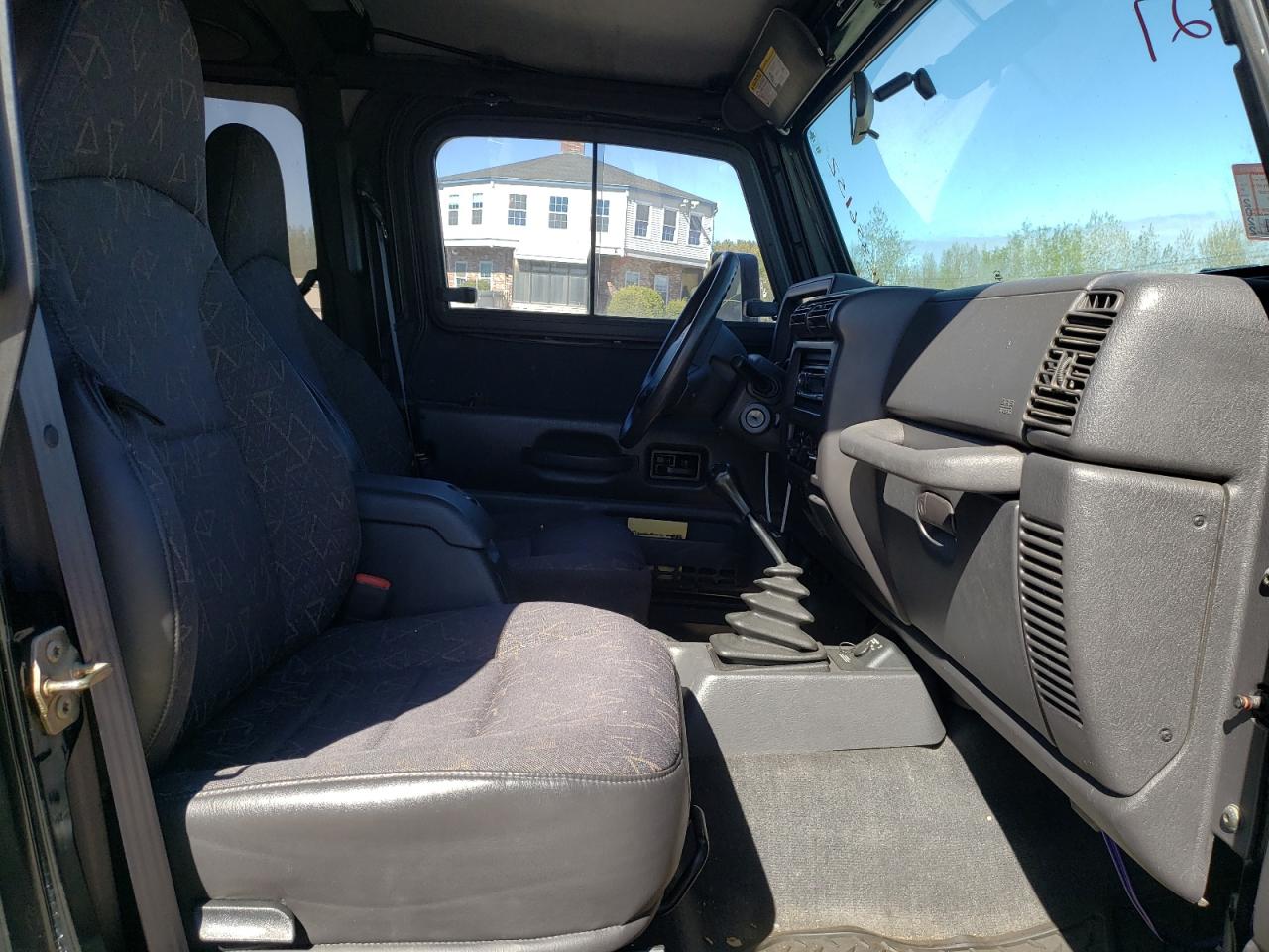 Photo 5 from auction – 2001 JEEP WRANGLER / with VIN 1J4FA29P01P374131
