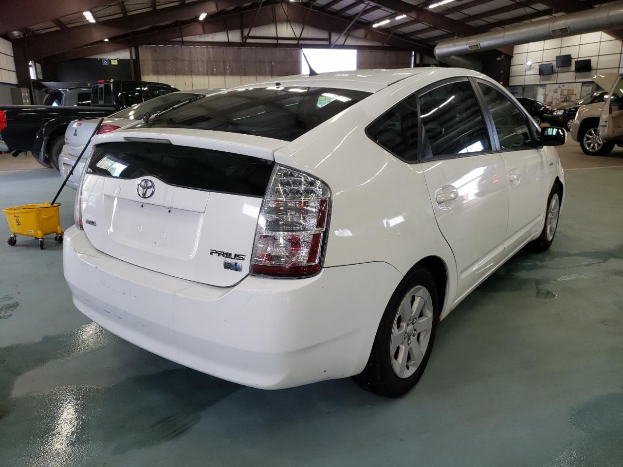 Photo 4 from auction – 2007 TOYOTA PRIUS with VIN JTDKB20U477658794