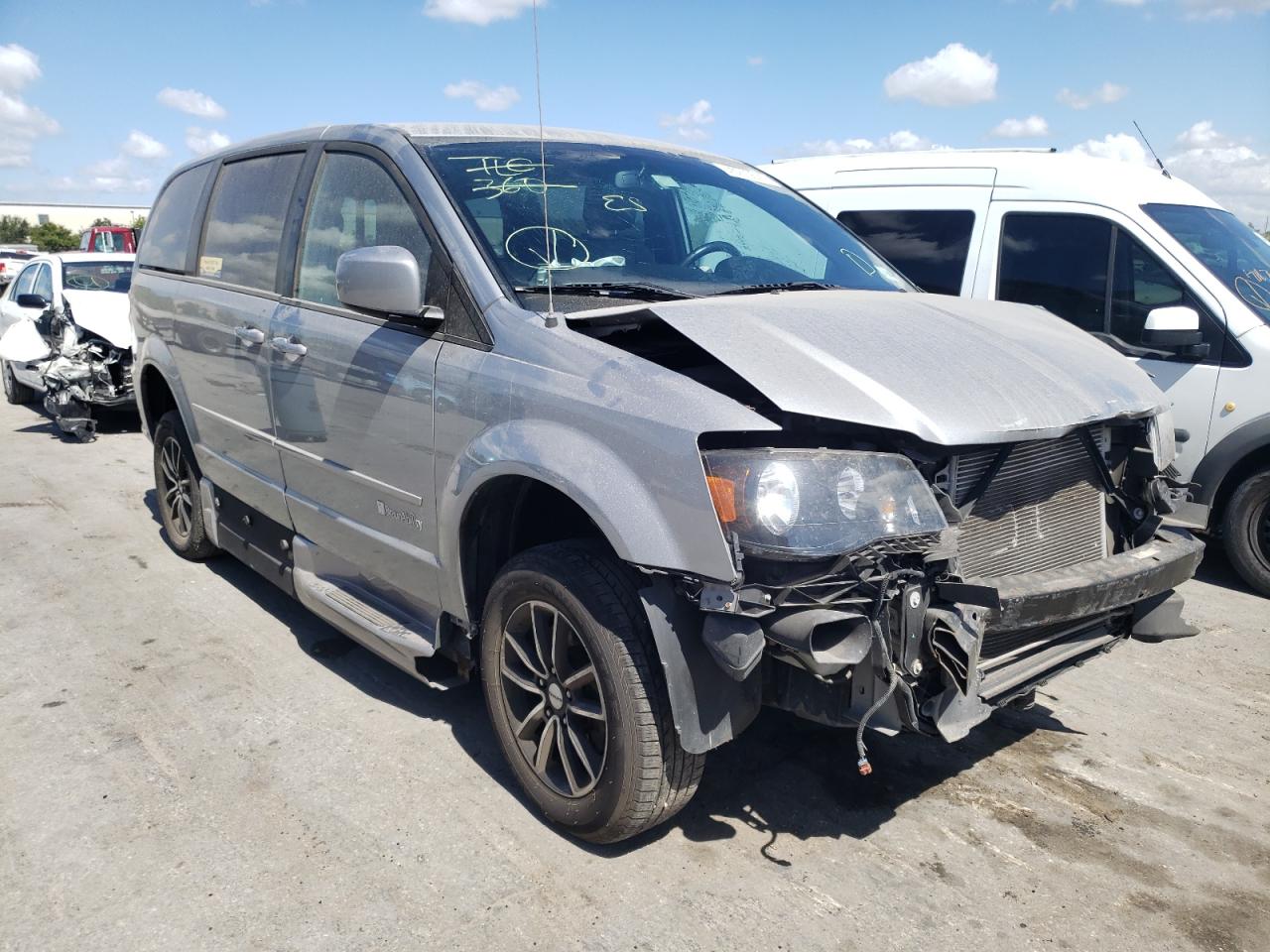 Photo 1 from auction – 2015 DODGE GRAND CARA with VIN 2C4RDGCGXFR703357