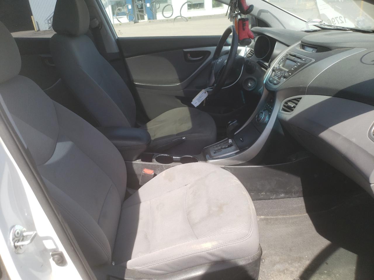 Photo 5 from auction – 2013 HYUNDAI ELANTRA GL with VIN 5NPDH4AE2DH335541