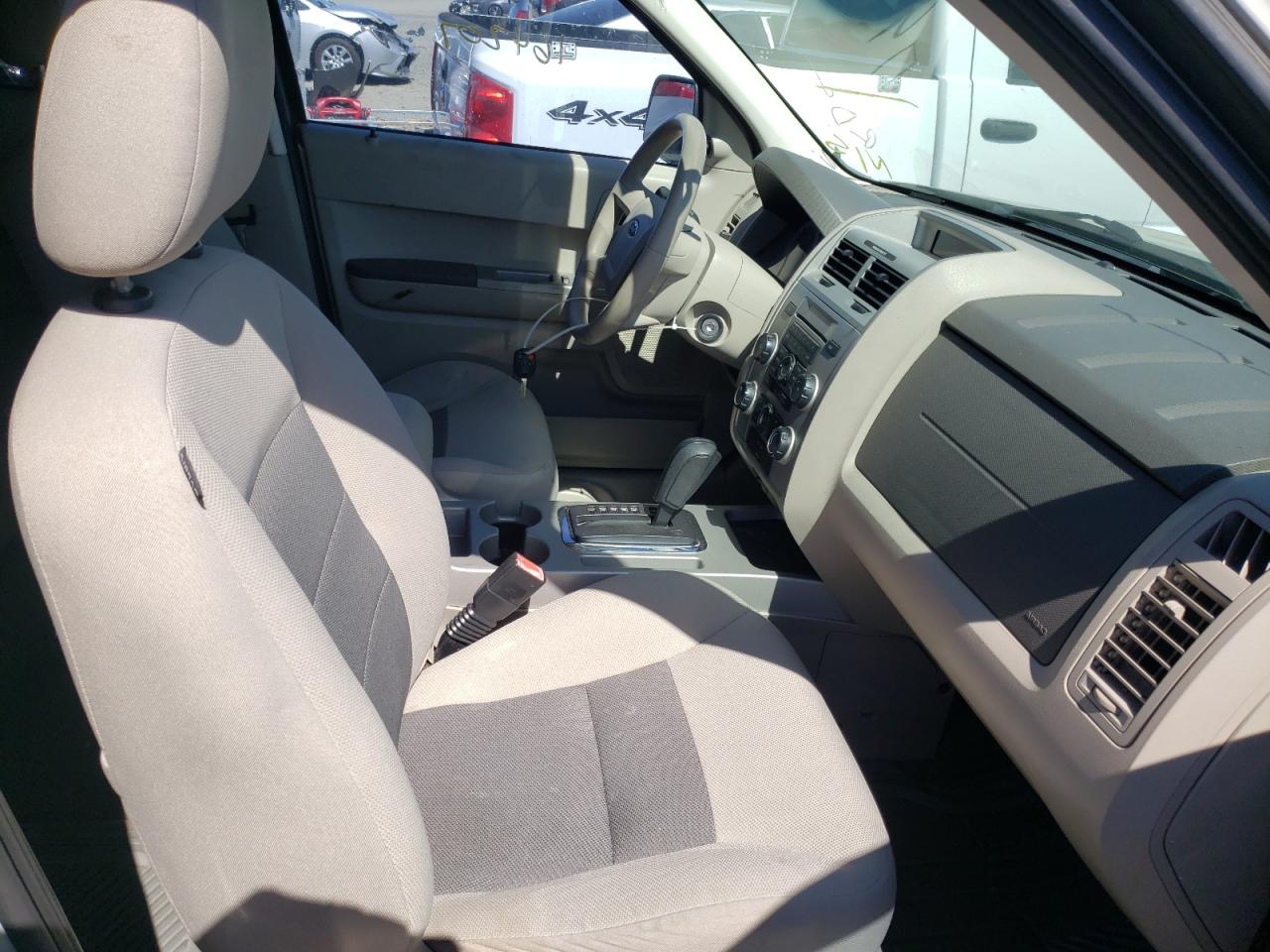 Photo 5 from auction – 2008 FORD ESCAPE XLT with VIN 1FMCU03178KC67587