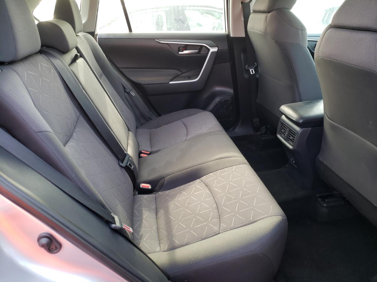 Photo 6 from auction – 2019 TOYOTA RAV4 XLE with VIN 2T3P1RFV6KC007036