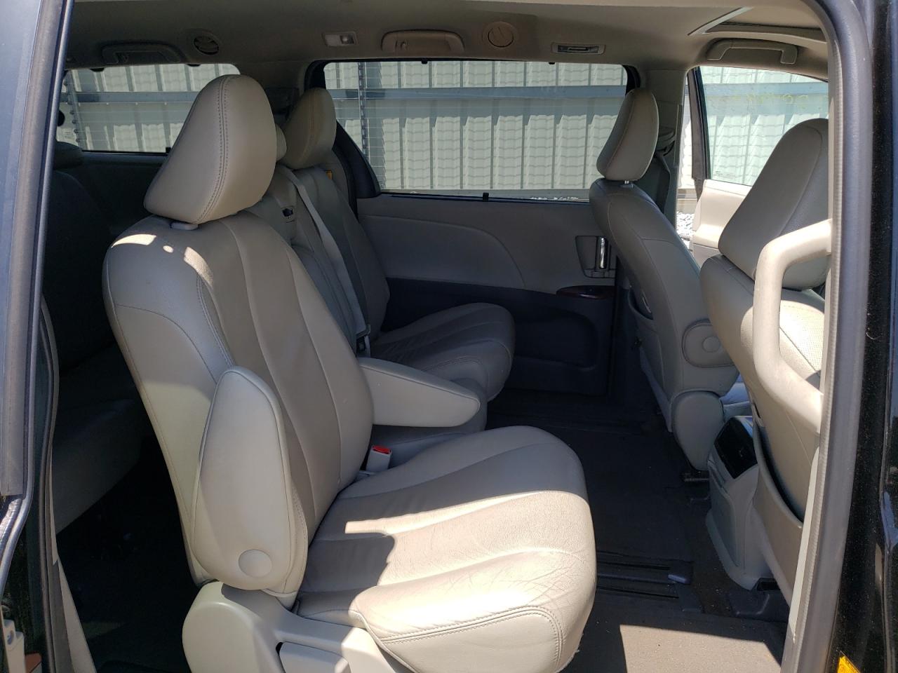 Photo 6 from auction – 2013 TOYOTA SIENNA with VIN 5TDYK3DC5DS391961