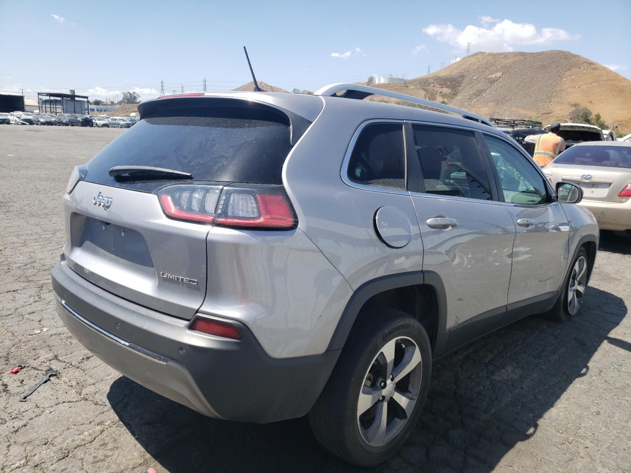 Photo 4 from auction – 2019 JEEP CHEROKEE L with VIN 1C4PJLDB9KD380928