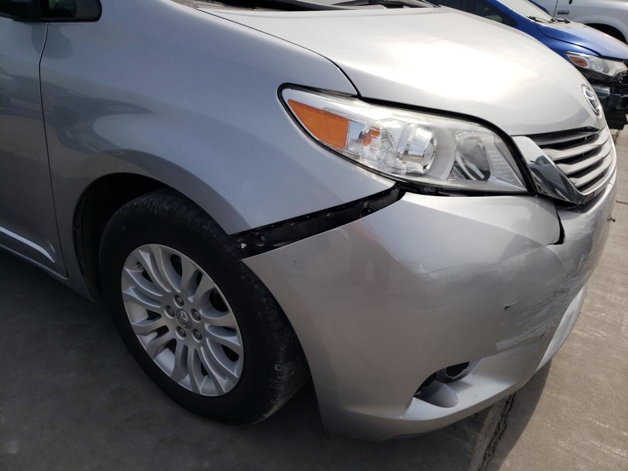 Photo 9 from auction – 2017 TOYOTA SIENNA XLE with VIN 5TDYZ3DC5HS899137