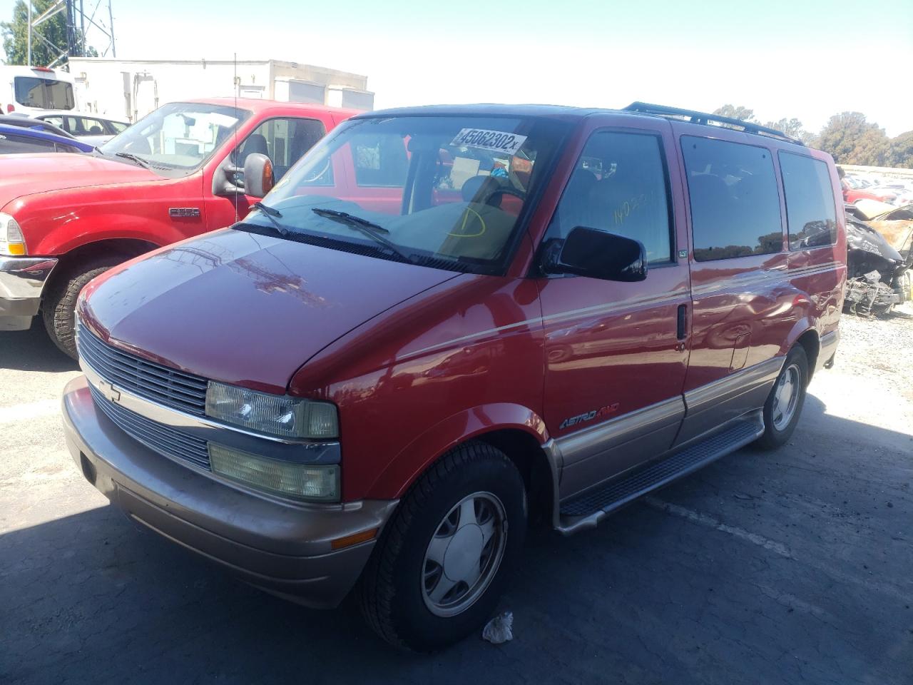 Photo 2 from auction – 2002 CHEVROLET ASTRO with VIN 1GNEL19X52B146783