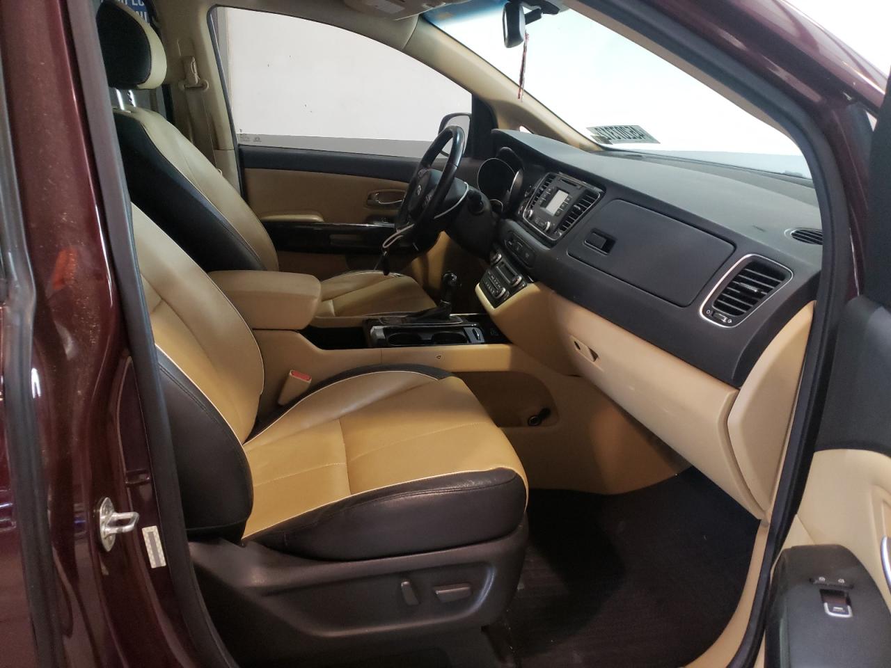 Photo 5 from auction – 2015 KIA SEDONA EX with VIN KNDMC5C15F6022981