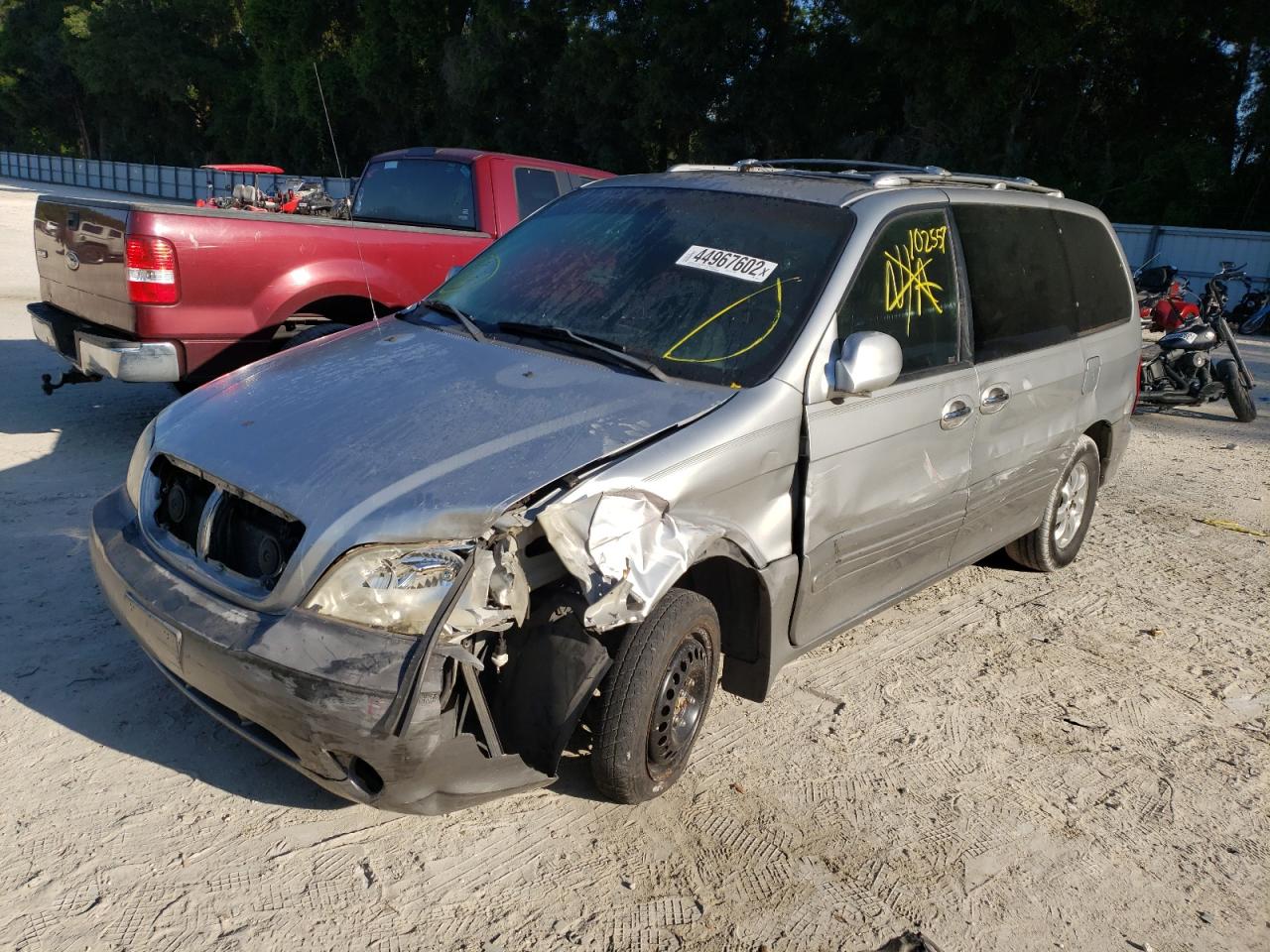 Photo 2 from auction – 2004 KIA SEDONA EX with VIN KNDUP131546561952