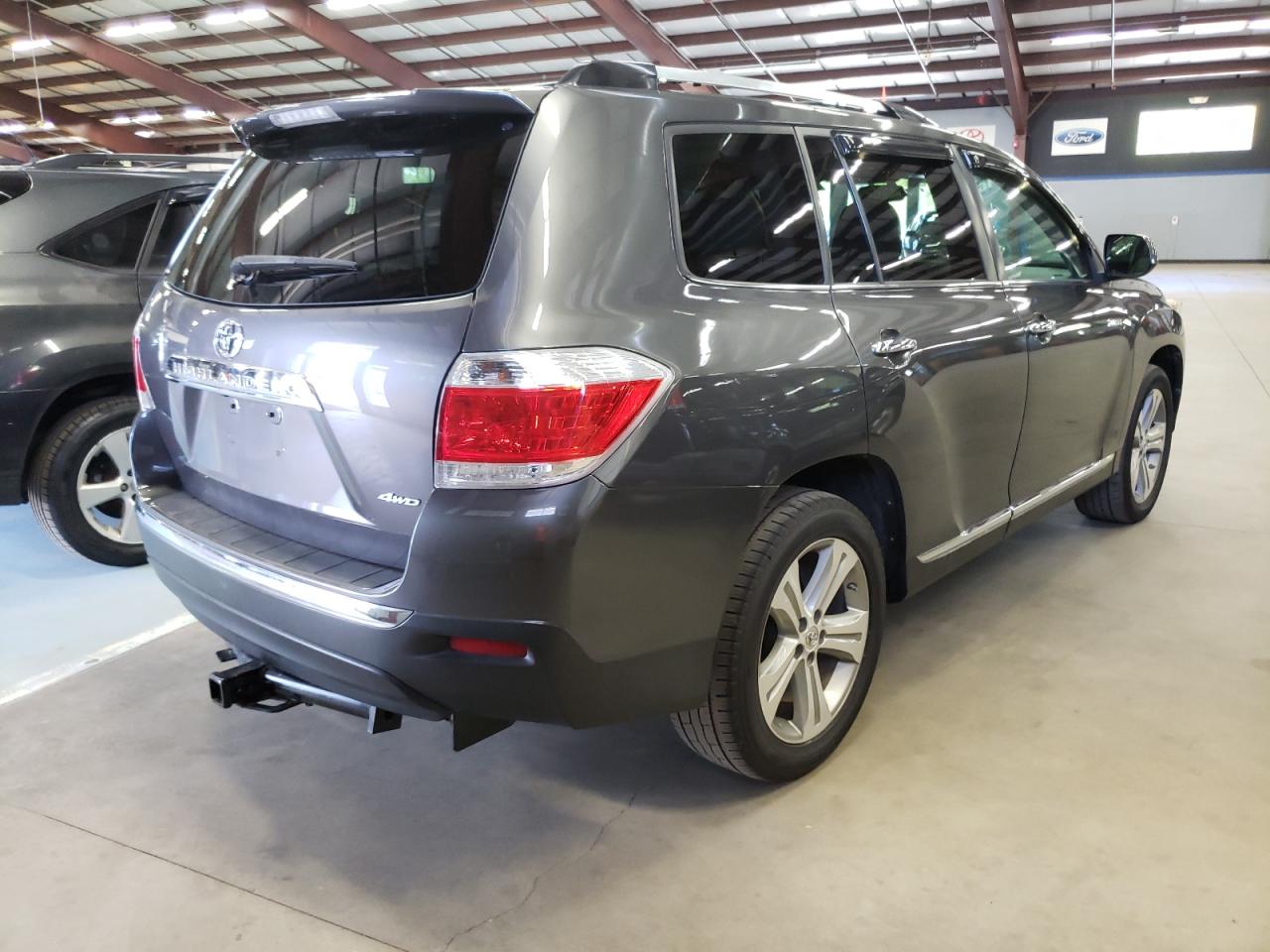 Photo 4 from auction – 2013 TOYOTA HIGHLANDER with VIN 5TDDK3EH6DS197643
