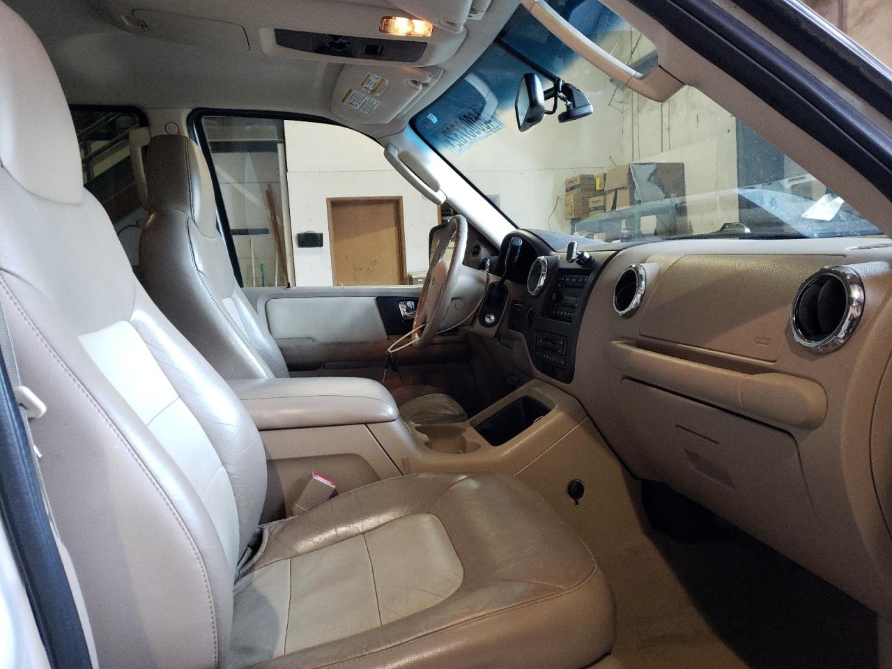 Photo 5 from auction – 2006 FORD EXPEDITION with VIN 1FMPU18516LA42866