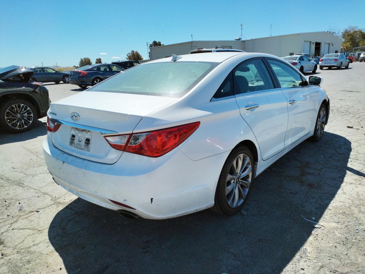 Photo 4 from auction – 2013 HYUNDAI SONATA SE with VIN 5NPEC4AC3DH803844