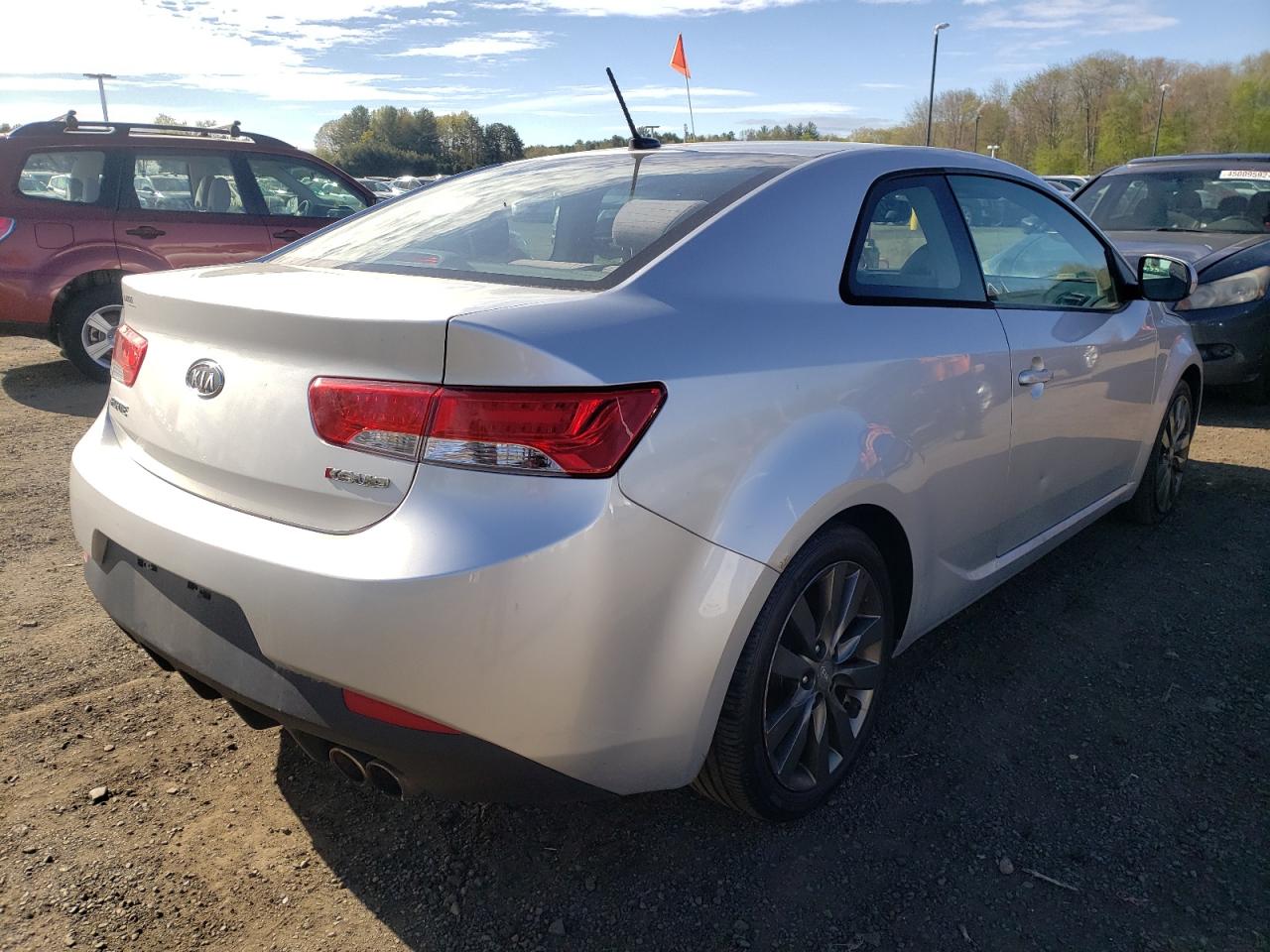 Photo 4 from auction – 2011 KIA FORTE SX with VIN KNAFW6A3XB5359444