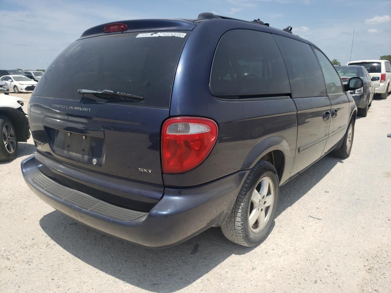 Photo 4 from auction – 2005 DODGE GRAND CARA with VIN 2D4GP44LX5R537190