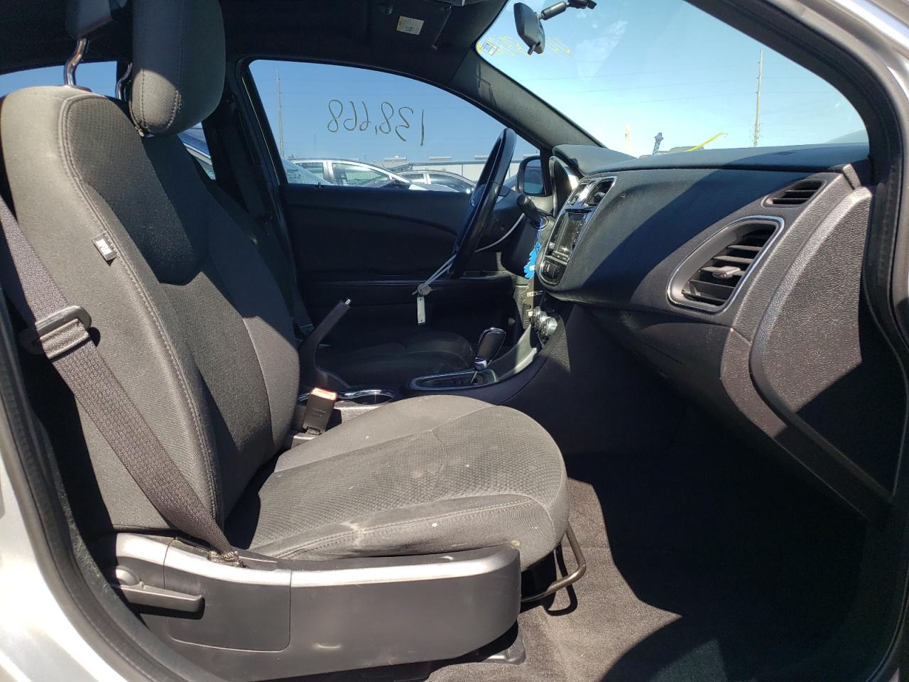 Photo 5 from auction – 2011 CHRYSLER 200 TOURIN with VIN 1C3BC1FB5BN527203