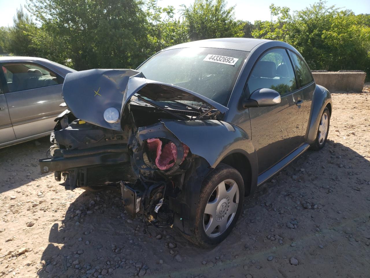 Photo 2 from auction – 2004 VOLKSWAGEN NEW BEETLE with VIN 3VWCK31C24M409702
