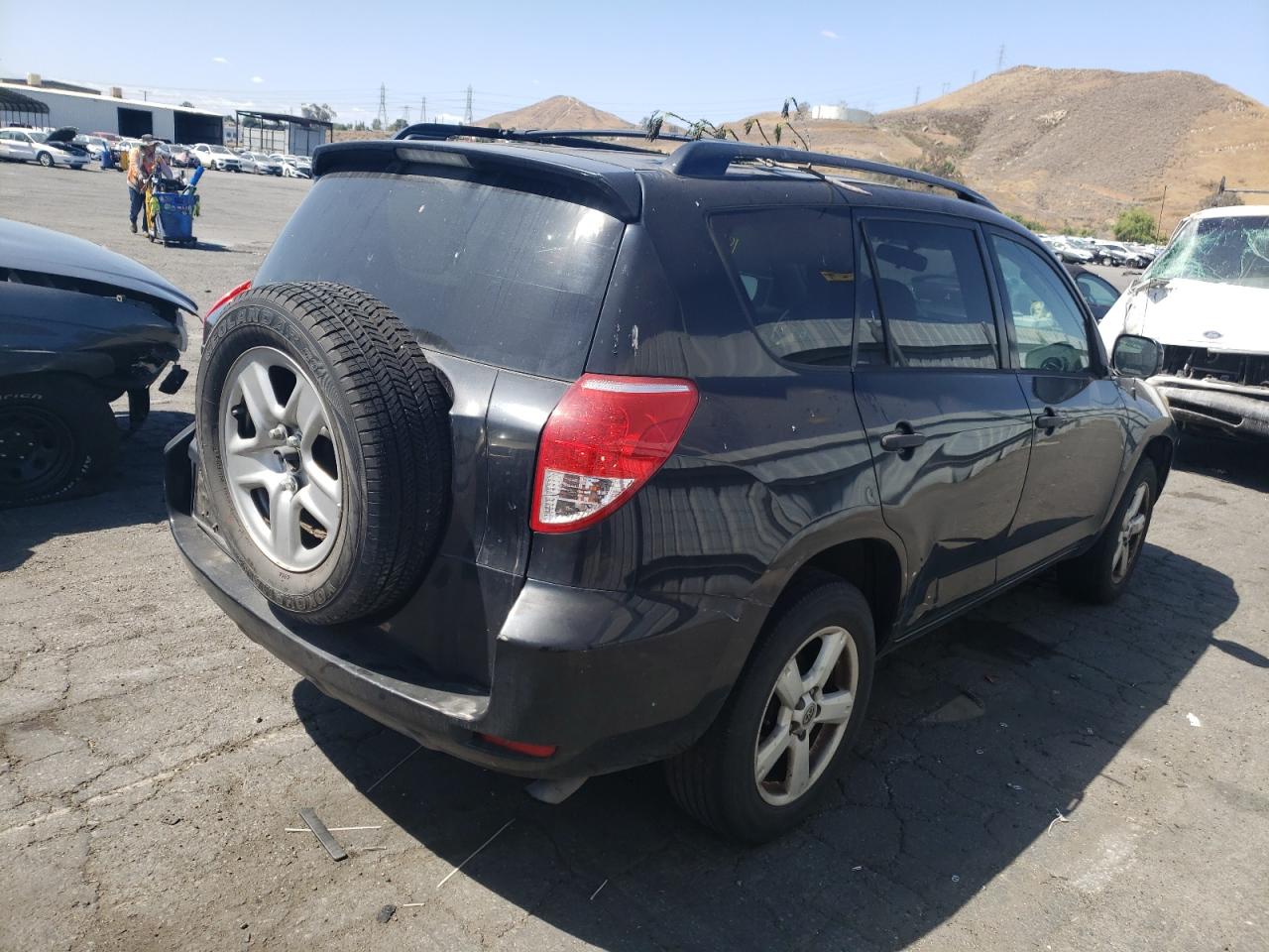 Photo 4 from auction – 2006 TOYOTA RAV4 with VIN JTMZD33V166006397