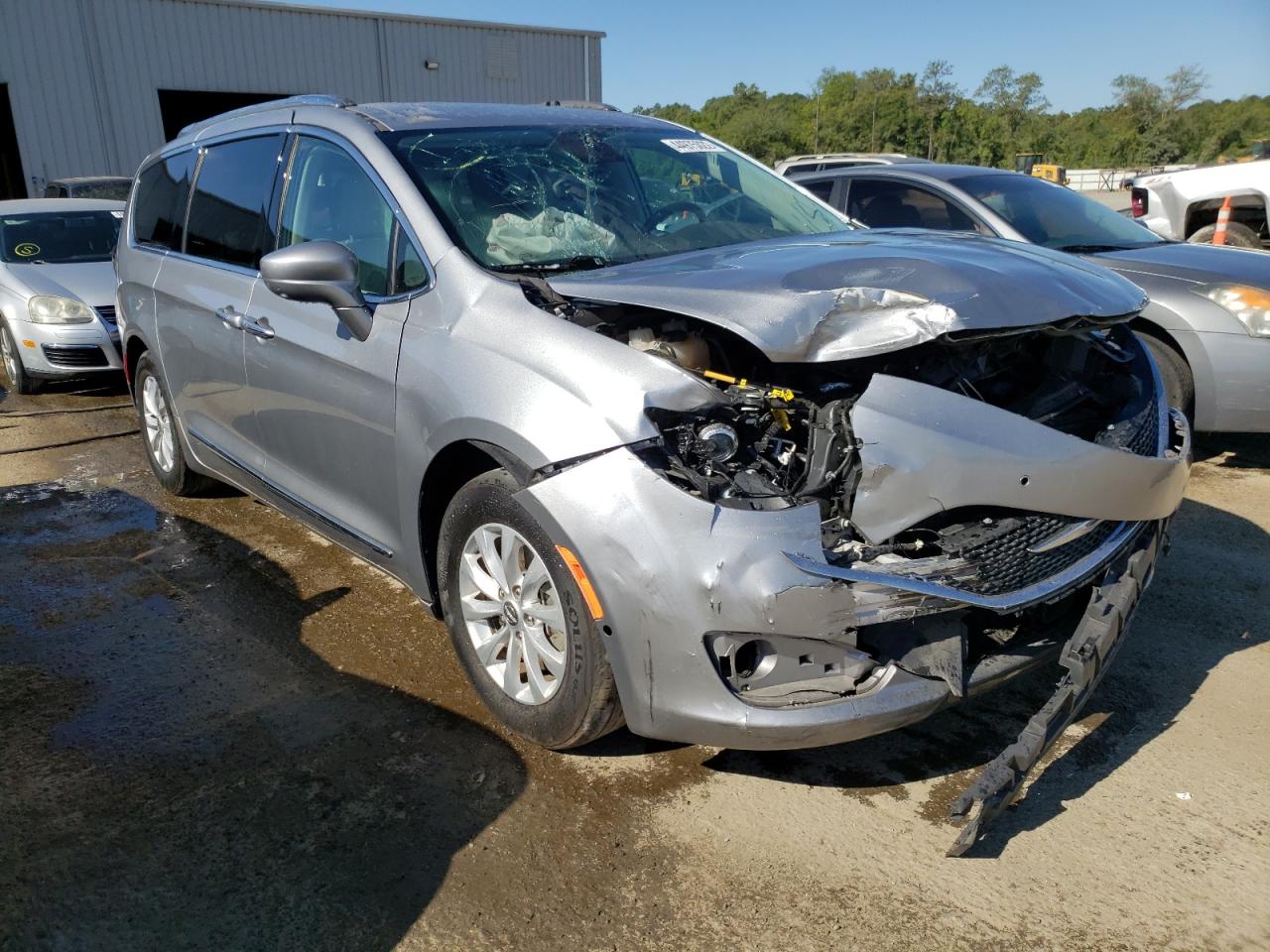 CHRYSLER PACIFICA T 2018 with VIN 2C4RC1EG9JR121868 - Photo from auction