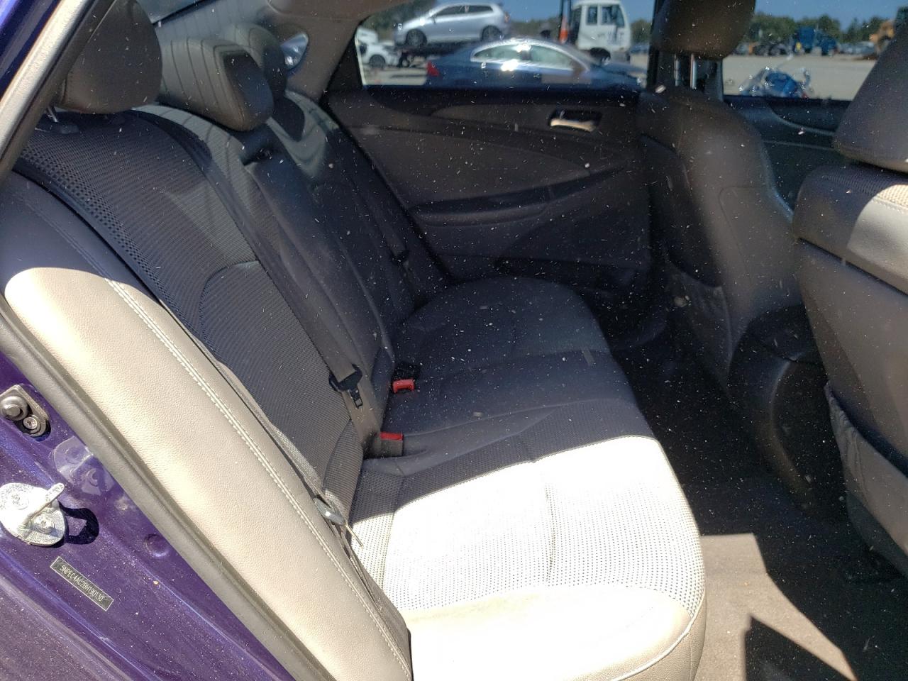 Photo 6 from auction – 2011 HYUNDAI SONATA SE with VIN 5NPEC4AC2BH190130