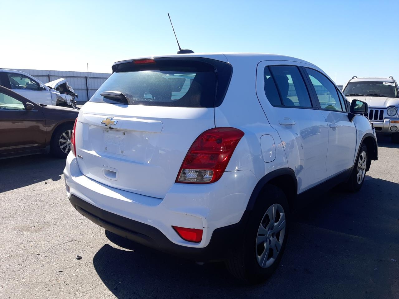Photo 4 from auction – 2018 CHEVROLET TRAX LS with VIN KL7CJKSB5JB644911