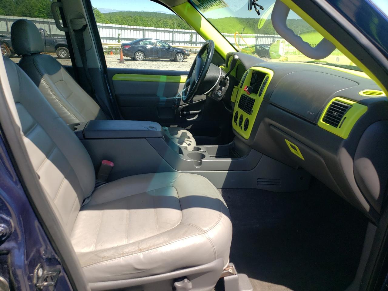 Photo 5 from auction – 2005 FORD EXPLORER X with VIN 1FMDU73E15UA19769
