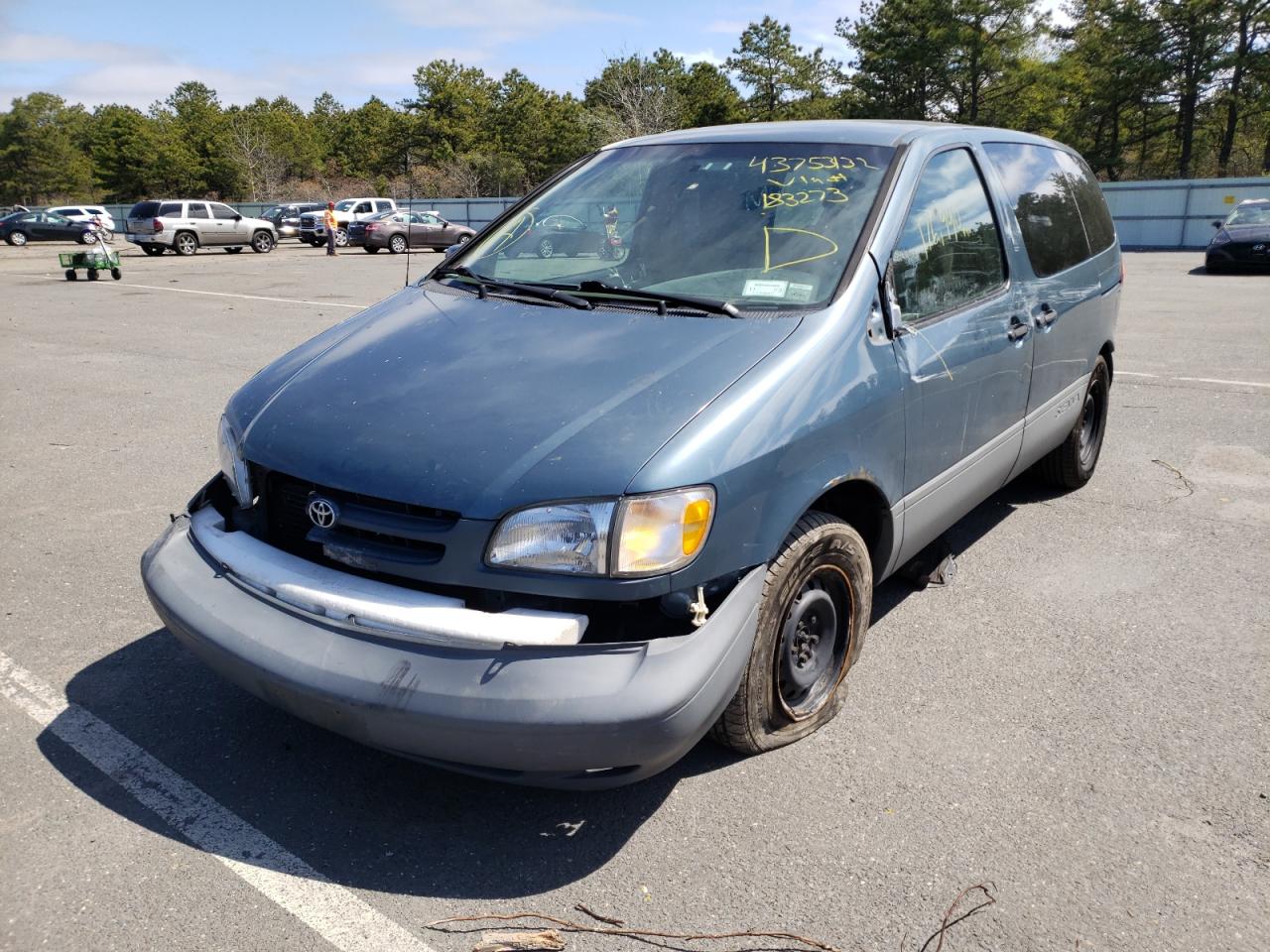 Photo 15 from auction – 2000 TOYOTA SIENNA with VIN 4T3ZF19C4YU183273