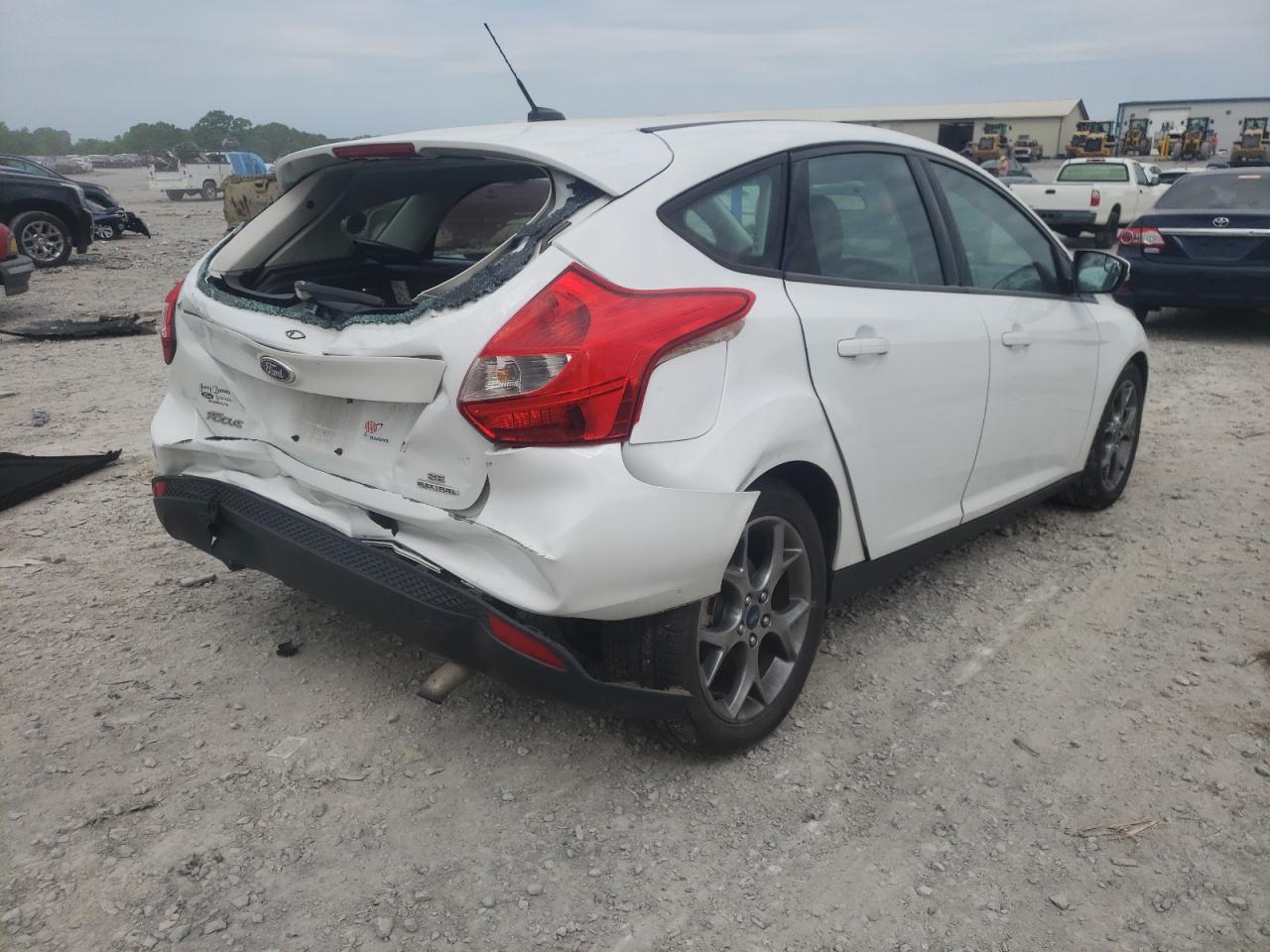 Photo 4 from auction – 2014 FORD FOCUS SE with VIN 1FADP3K20EL172845
