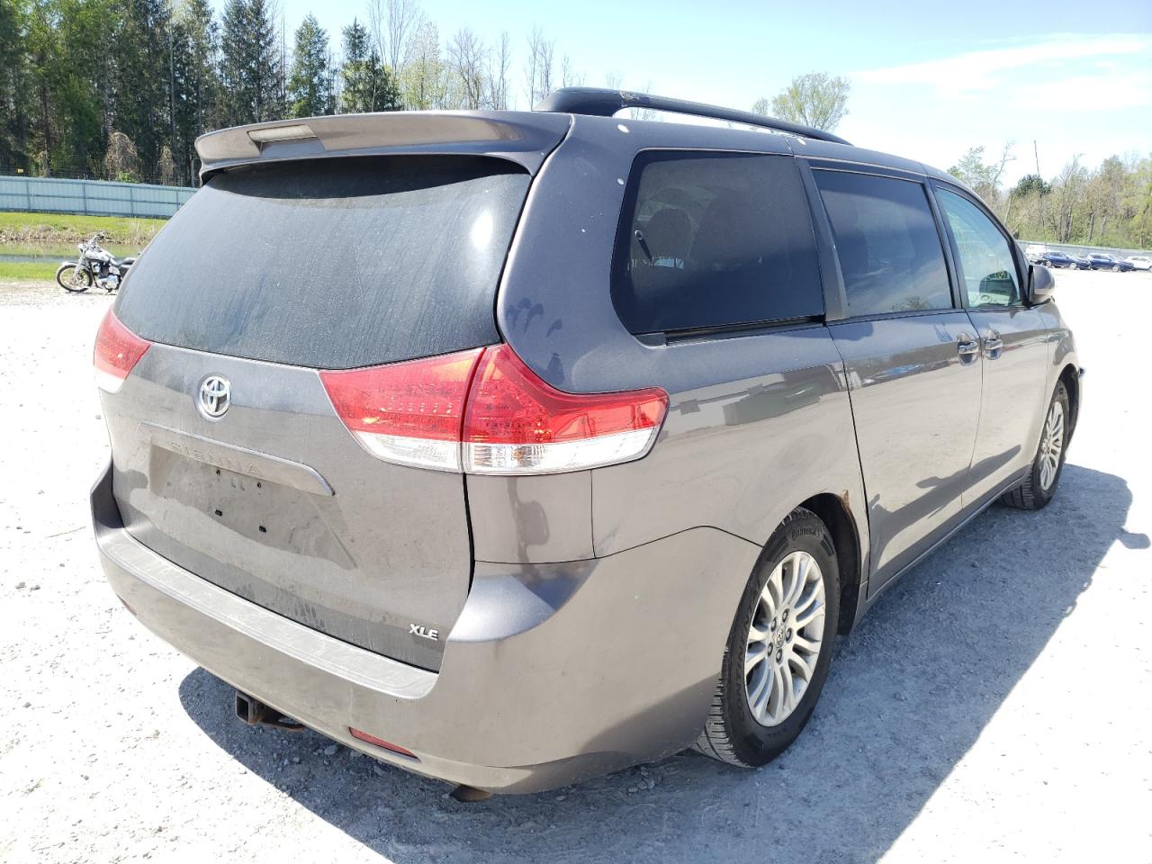 Photo 4 from auction – 2011 TOYOTA SIENNA XLE with VIN 5TDYK3DC5BS089146
