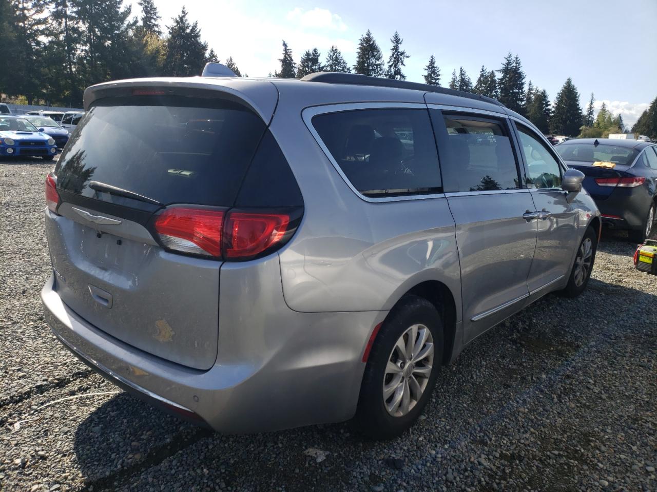 Photo 16 from auction – 2017 CHRYSLER PACIFICA T with VIN 2C4RC1BGXHR530623
