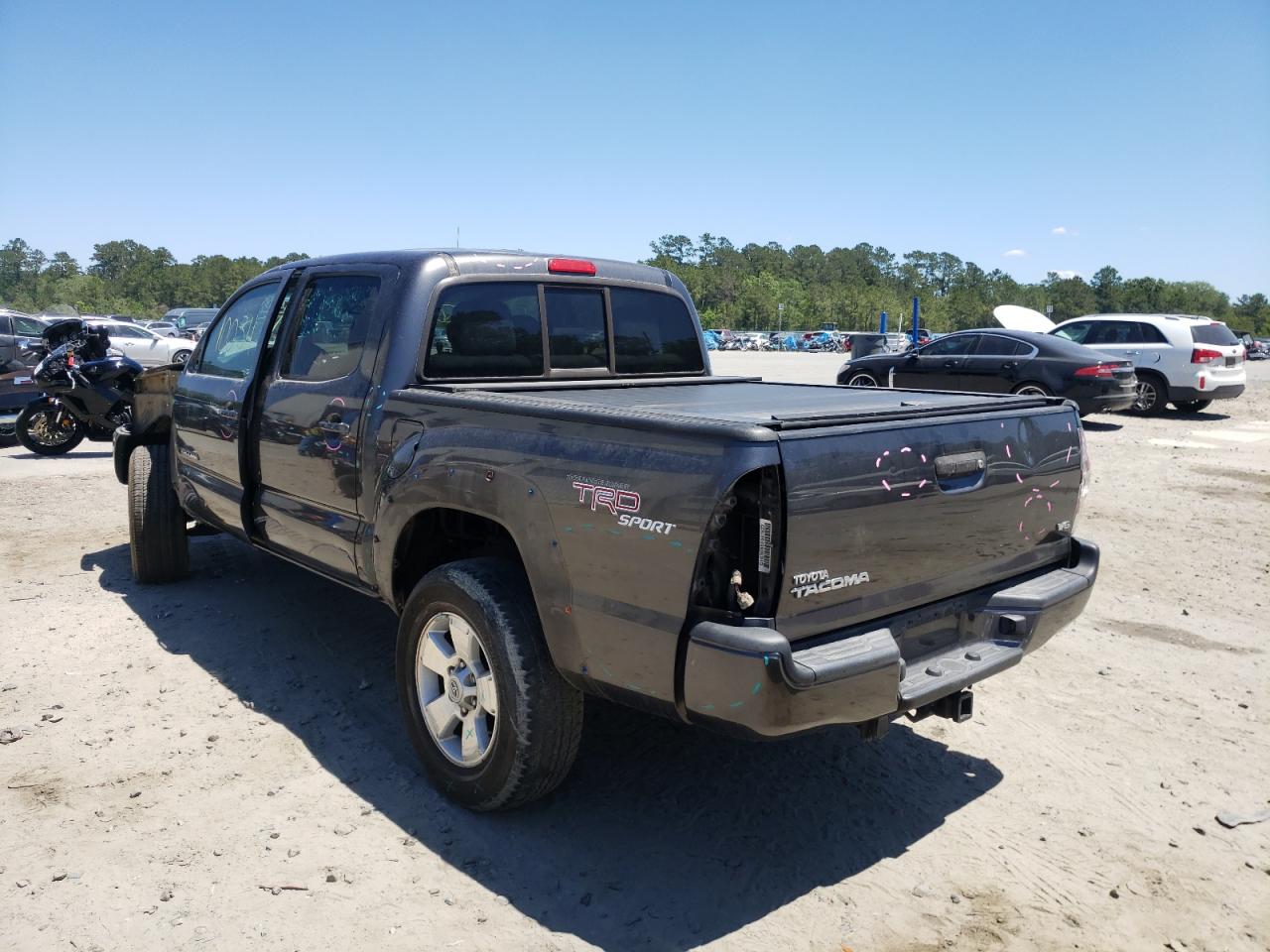 Photo 3 from auction – 2013 TOYOTA TACOMA DOU with VIN 3TMLU4EN4DM120318