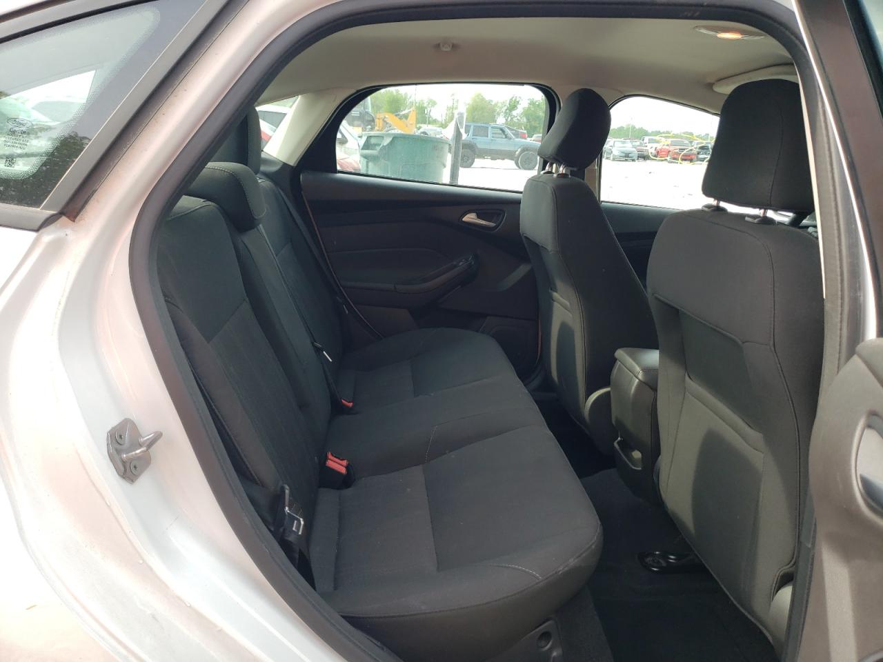 Photo 6 from auction – 2015 FORD FOCUS SE with VIN 1FADP3F2XFL376032