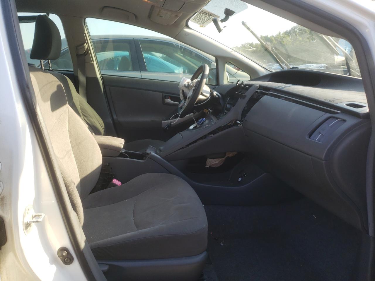 Photo 5 from auction – 2011 TOYOTA PRIUS with VIN JTDKN3DU3B0300689