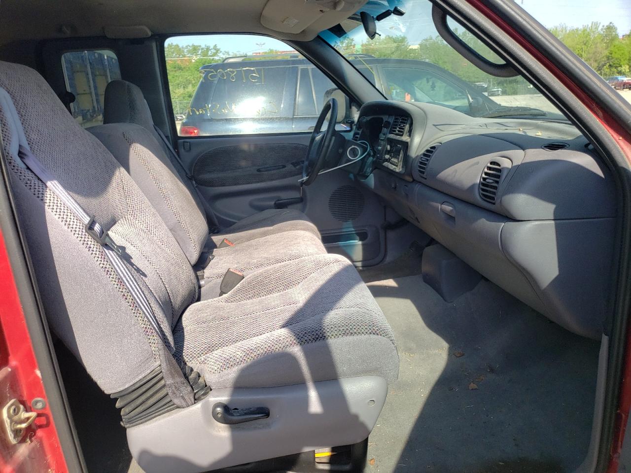 Photo 5 from auction – 1999 DODGE RAM 1500 with VIN 3B7HC13Z2XG207733