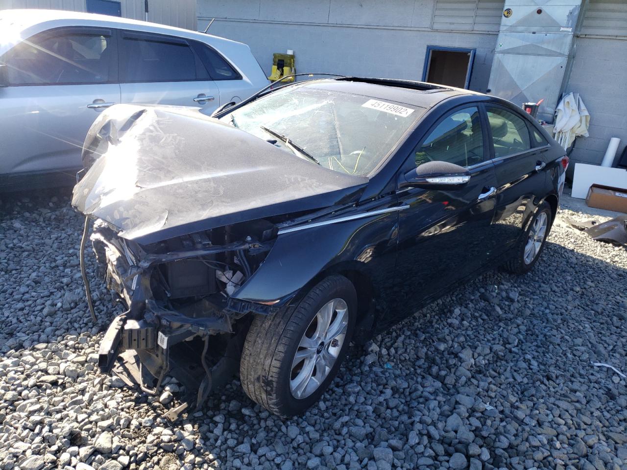 Photo 2 from auction – 2011 HYUNDAI SONATA SE with VIN 5NPEC4AC7BH258762