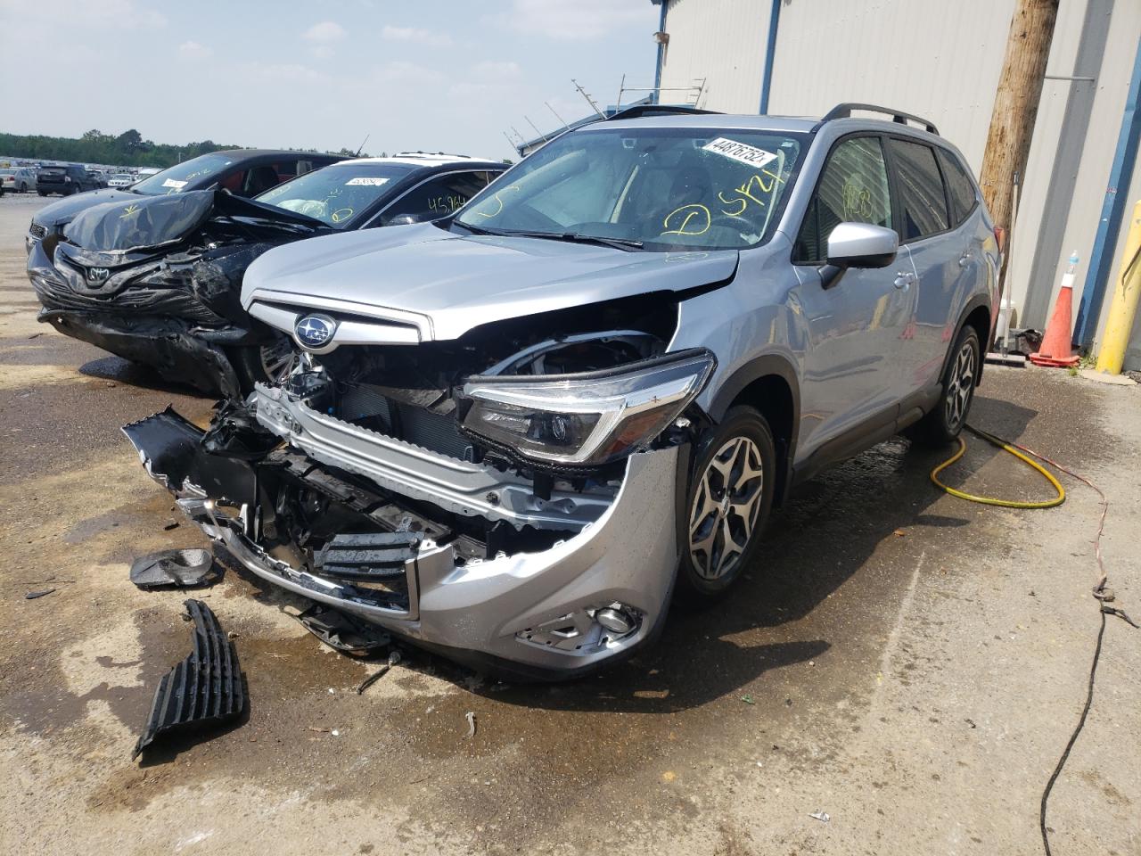 Photo 2 from auction – 2021 SUBARU FORESTER P with VIN JF2SKAJC5MH433792