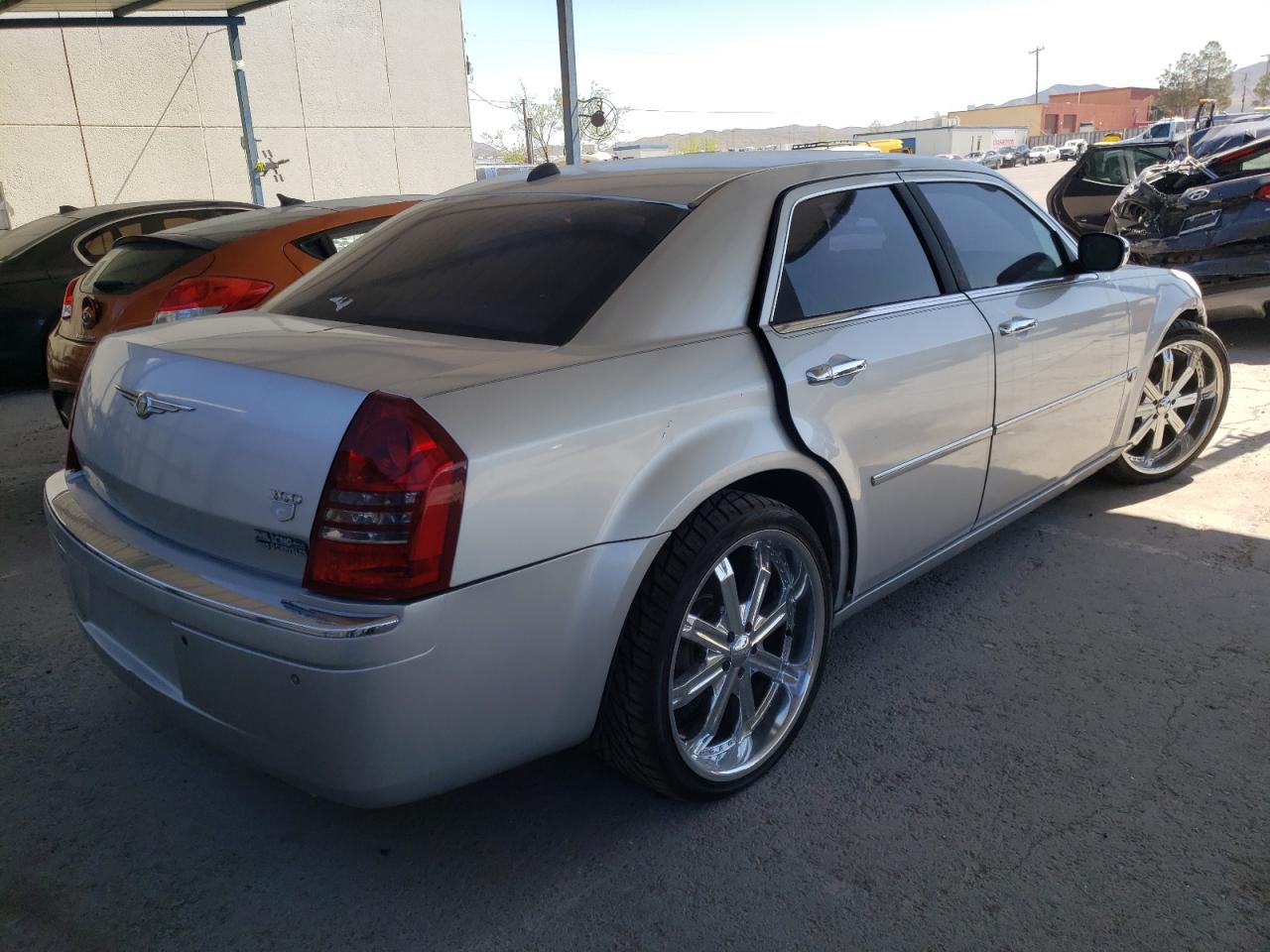 Photo 4 from auction – 2005 CHRYSLER 300C with VIN 2C3AA63HX5H576658
