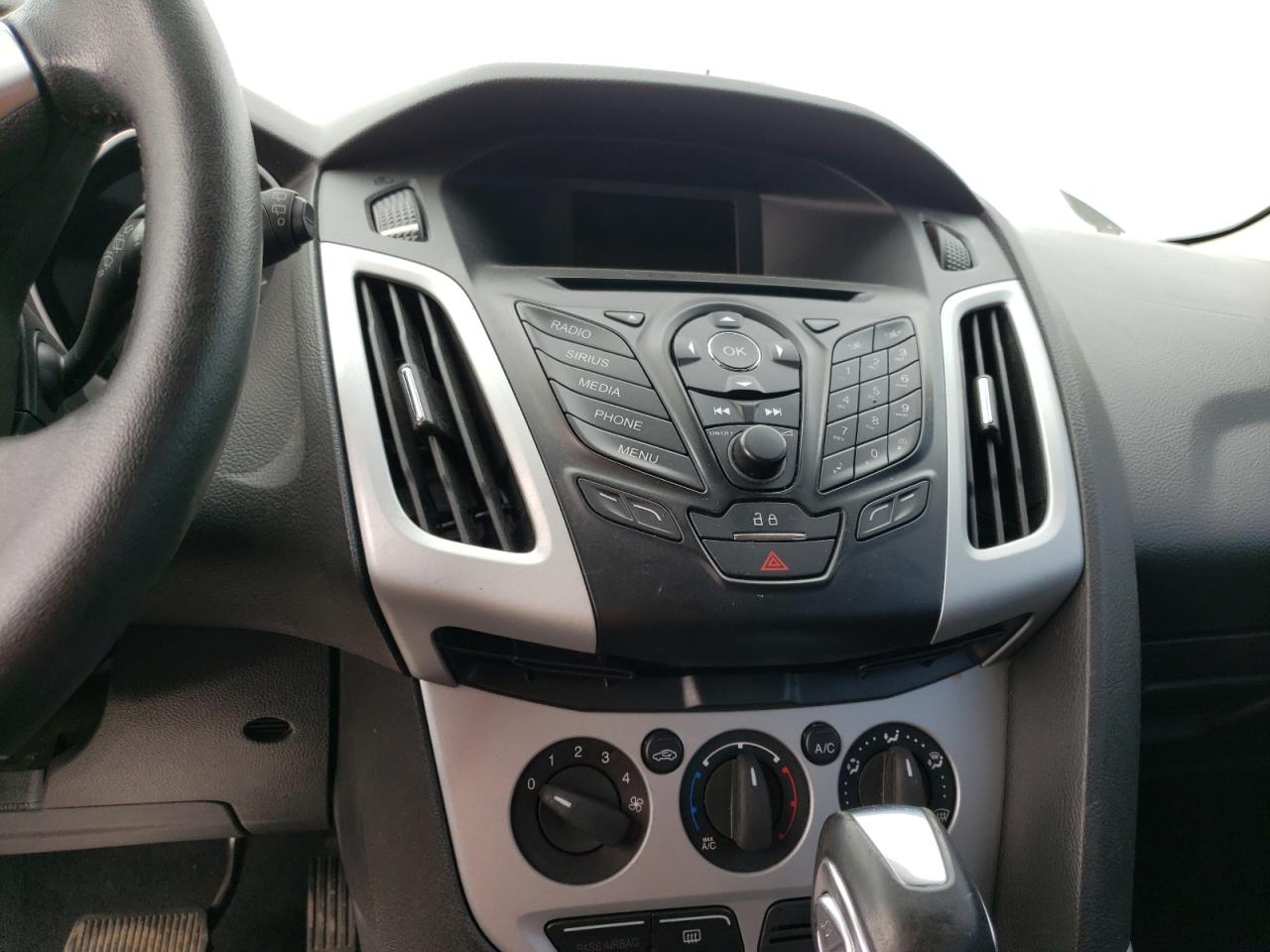 Zdjęcie 9 z aukcji – 2014 FORD FOCUS SE z VIN 1FADP3K2XEL183139