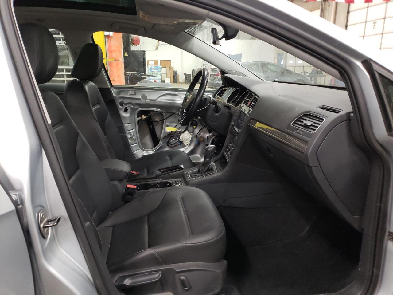 Photo 5 from auction – 2017 VOLKSWAGEN GOLF ALLTR with VIN 3VWH17AU2HM523701