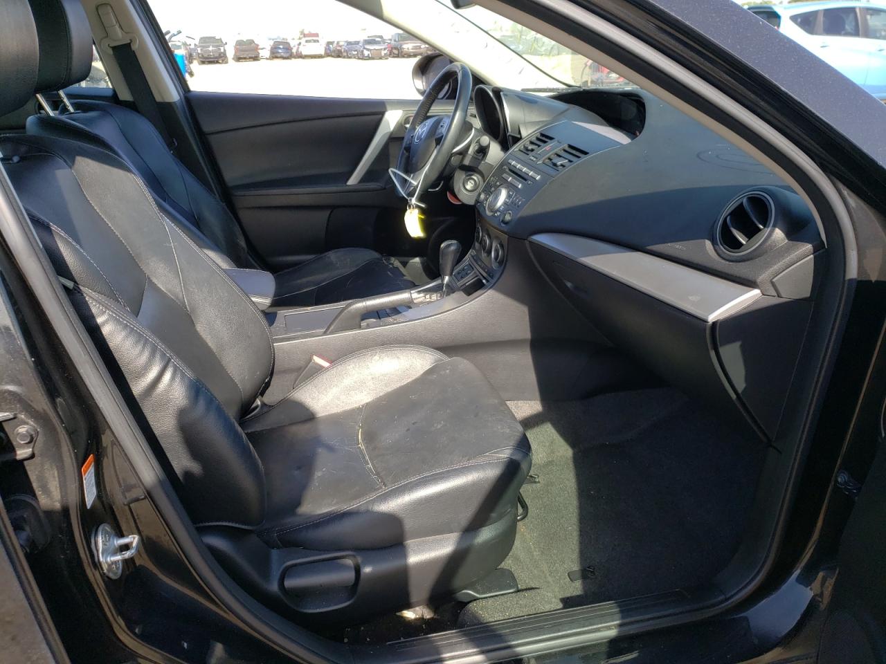 Photo 5 from auction – 2011 MAZDA 3 S with VIN JM1BL1W6XB1375599